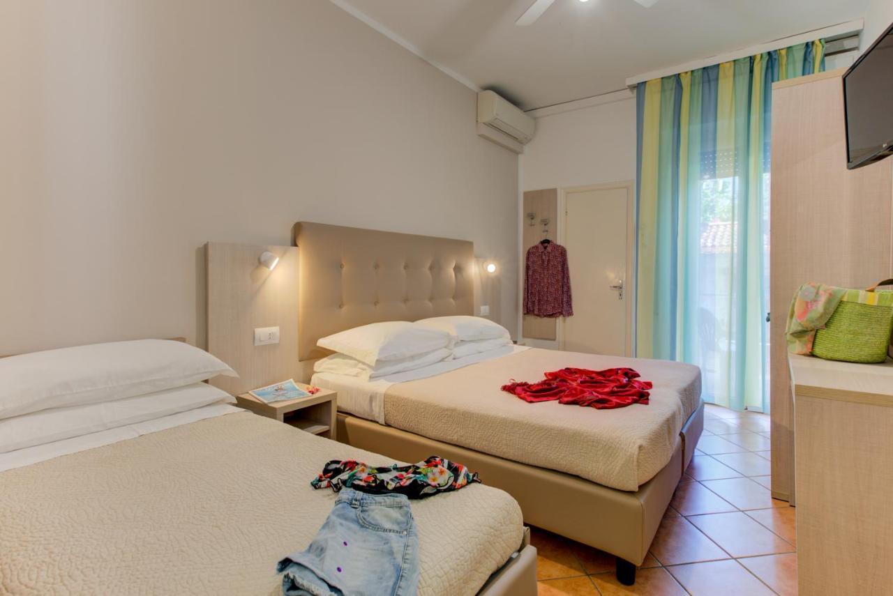 Hotel Cimarosa Riccione Habitación foto